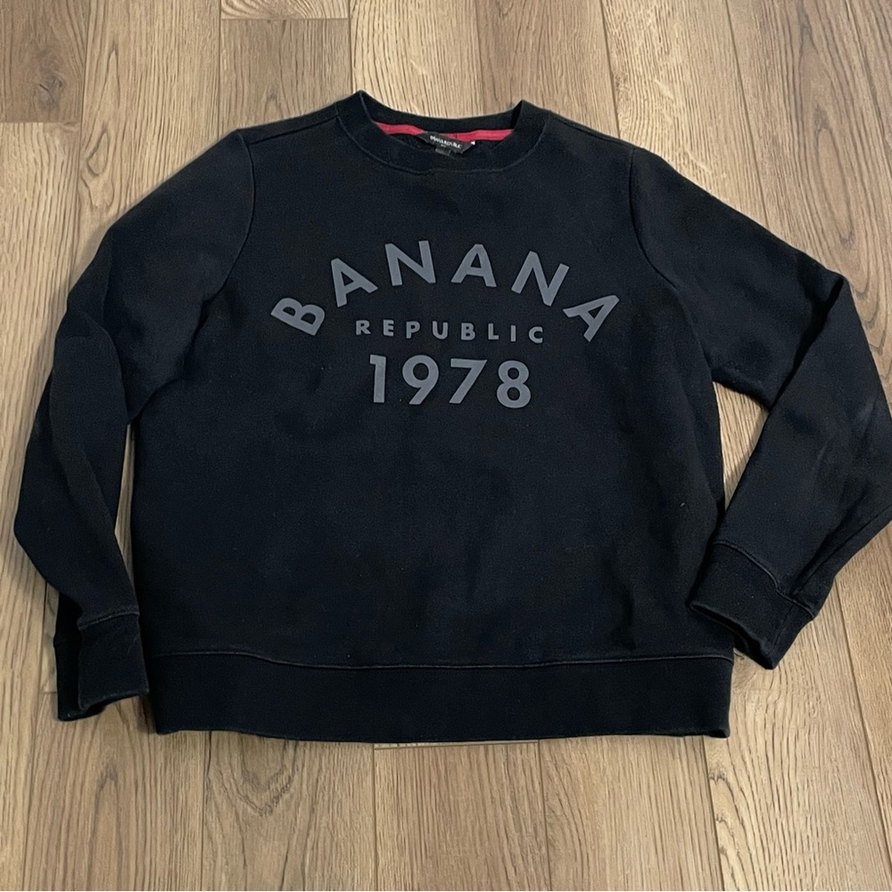 Banana Republic Black Crewneck Sweater‎